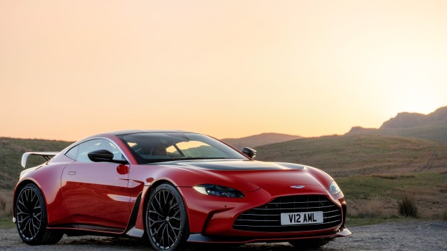 Aston Martin V12 Vantage 2022