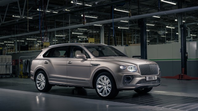 Bentley Bentayga EWB Azure 8K