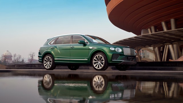 Bentley Bentayga EWB Azure Mulliner